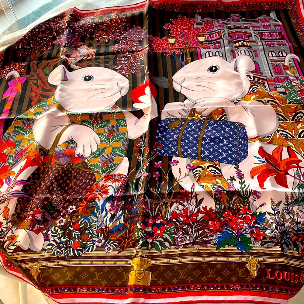 Gorgeous unique no longer available lv scarf